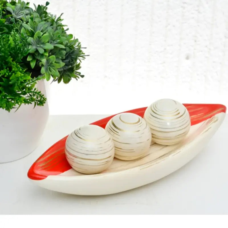Conjunto Cerâmico Decorativo com Esferas e Bandeja – Detalhes em Dourado e Design Exclusivo