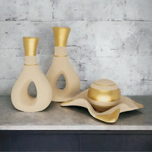 Conjunto com 2 Vasos Decorativos + Bandeja com Esfera – Charme e Estilo para seu Ambiente