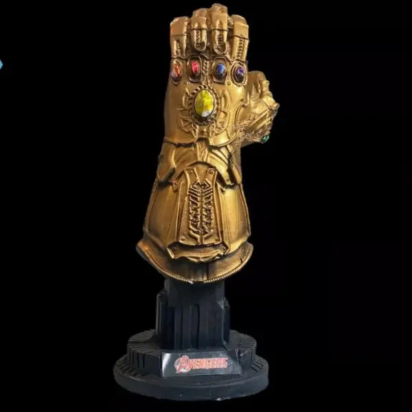 Estatueta Manopla do Infinito Thanos Vingadores
