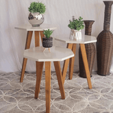 Trio de Mesas Geométricas na cor Off White Pé Trapézio Amendoa